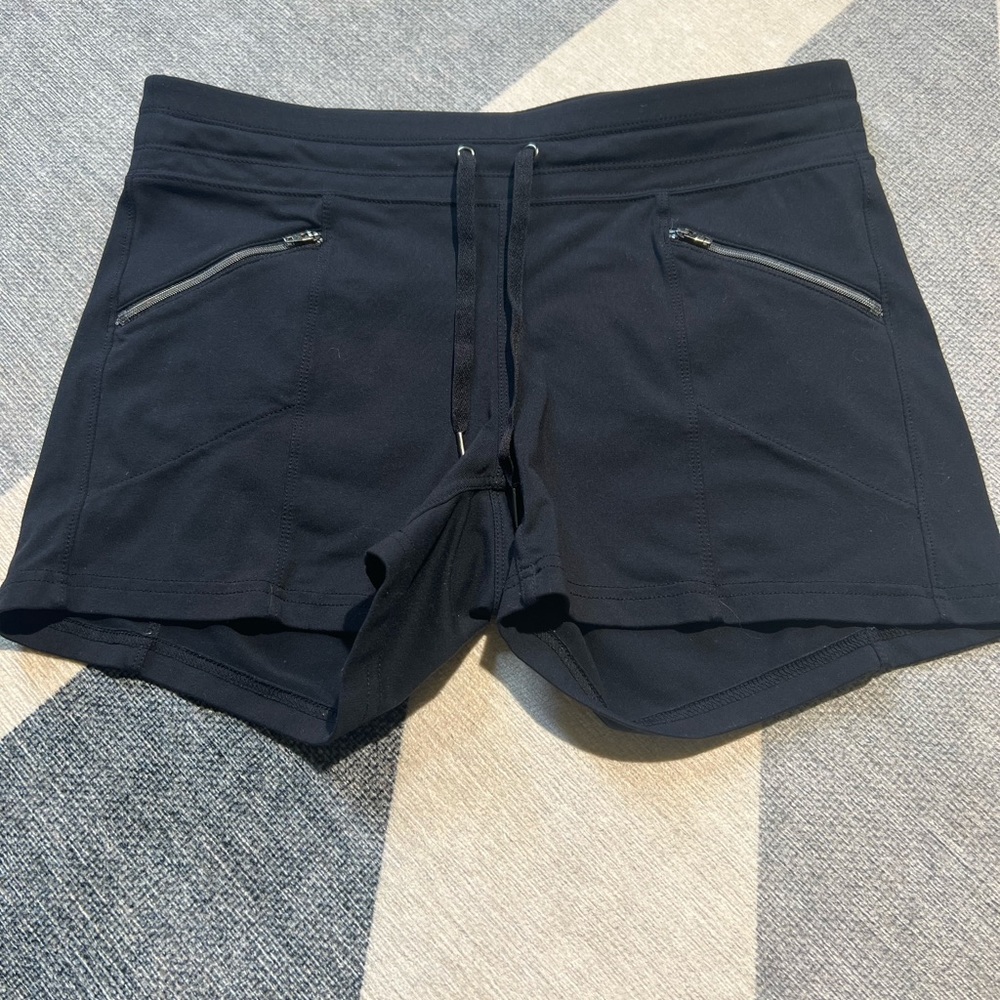 Athleta Metro Short - Size M Black